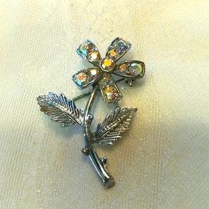 Vintage Sarah Coventry Daisy Brooch